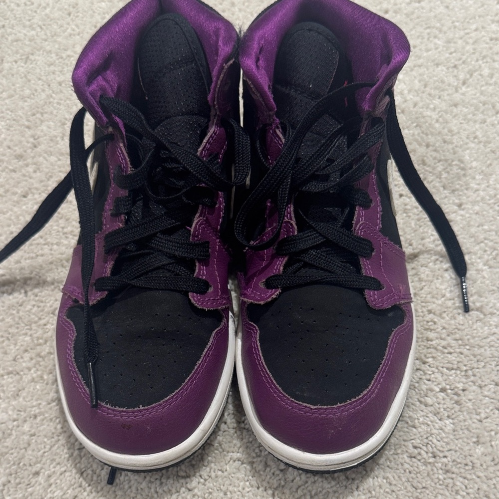 Nike Women's Purple and Black Sneakers